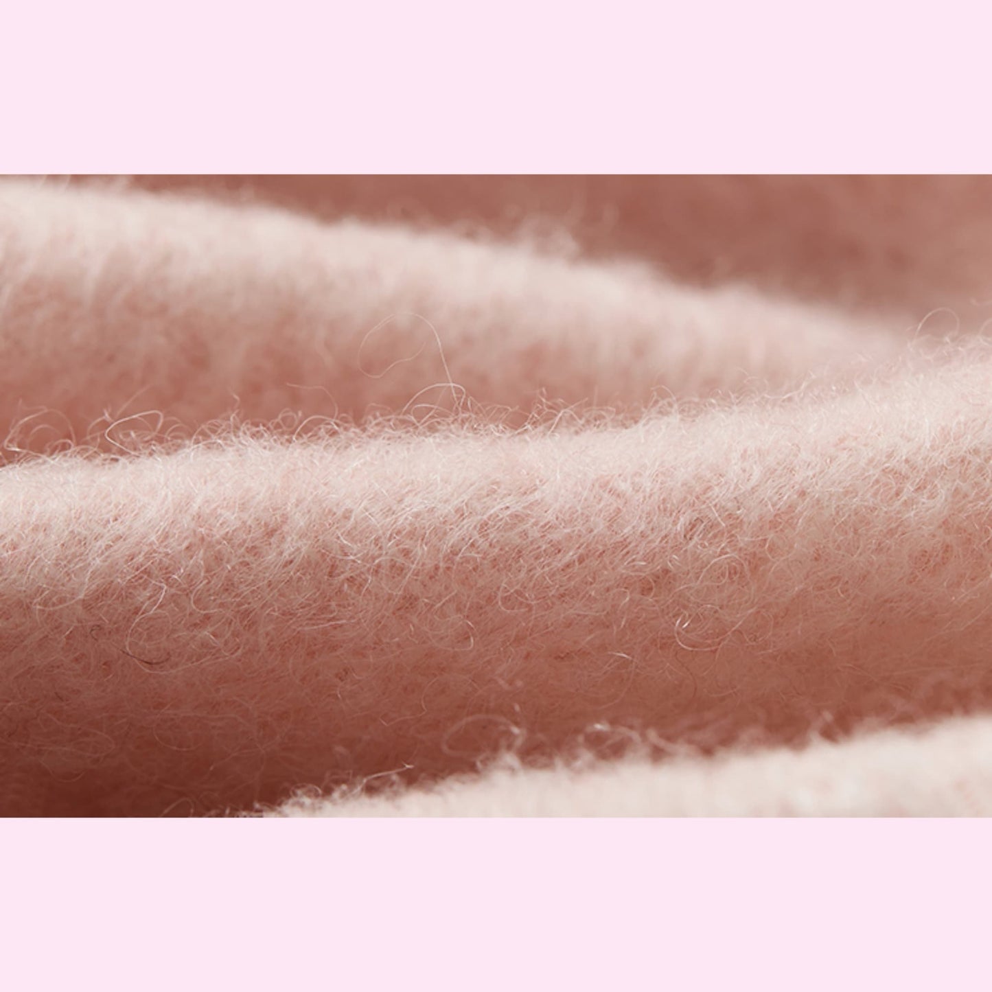 気まぐれなウールパンダスカーフ – パンダへの愛が感じられる、心地よい魅力🐼💫
