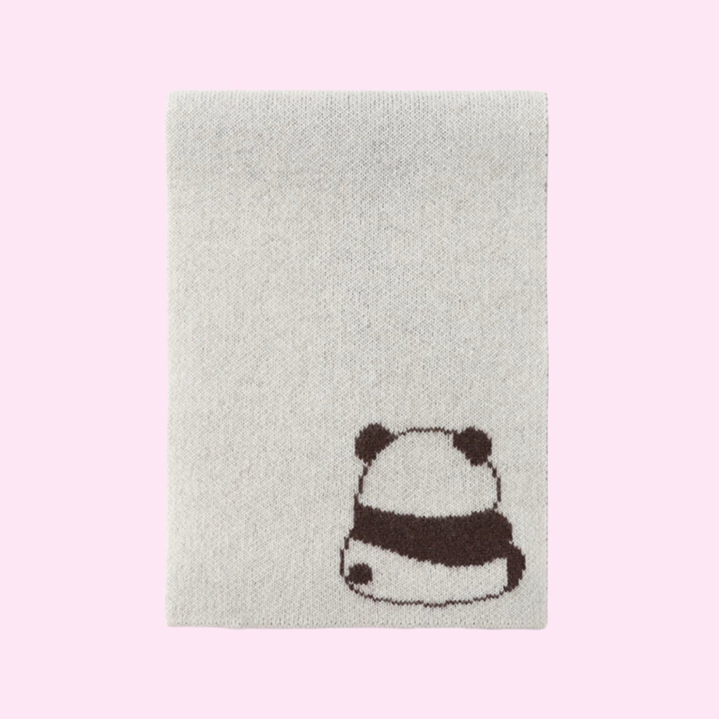 気まぐれなウールパンダスカーフ – パンダへの愛が感じられる、心地よい魅力🐼💫
