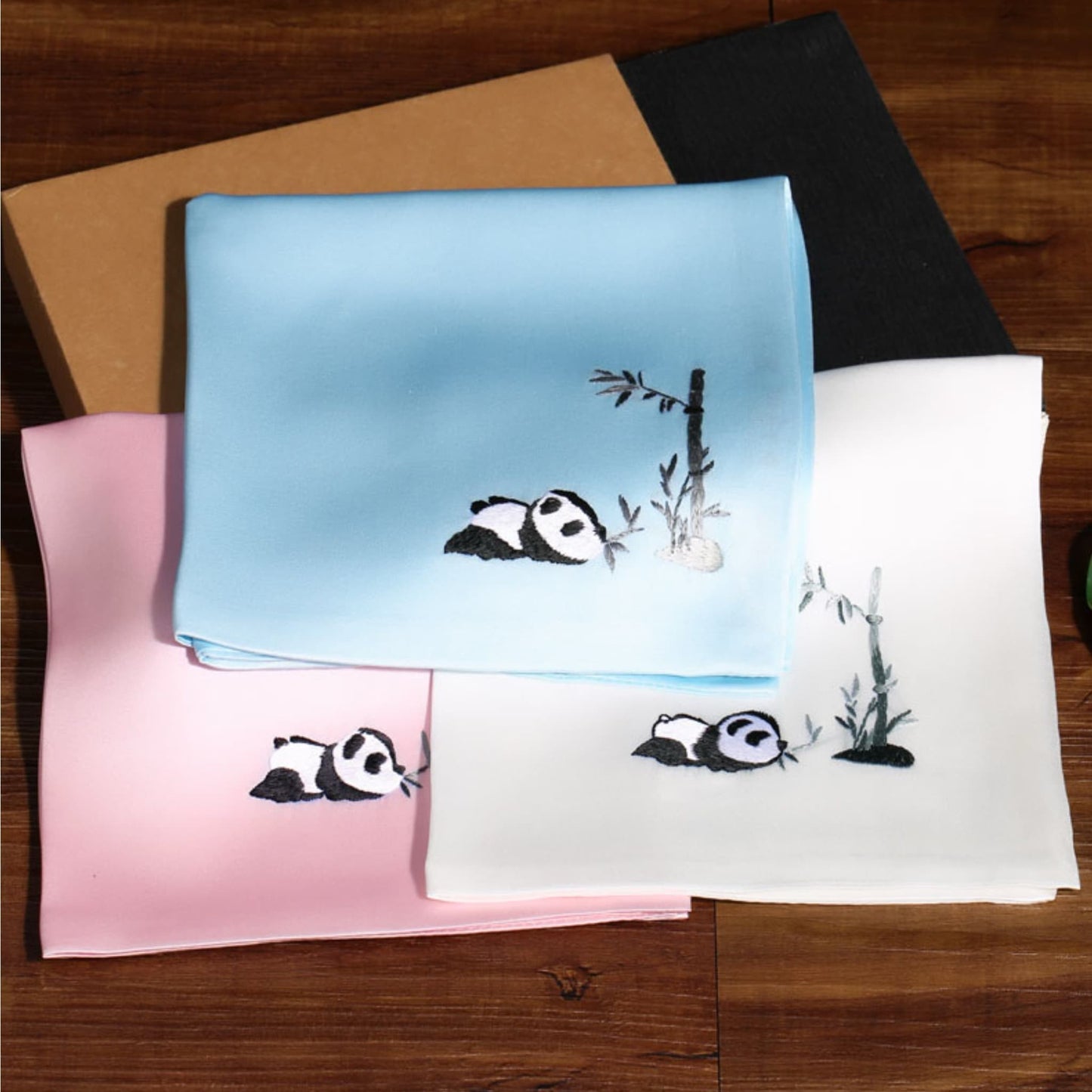 Bufanda de seda de panda: un toque de tradición y encanto 🐼💖