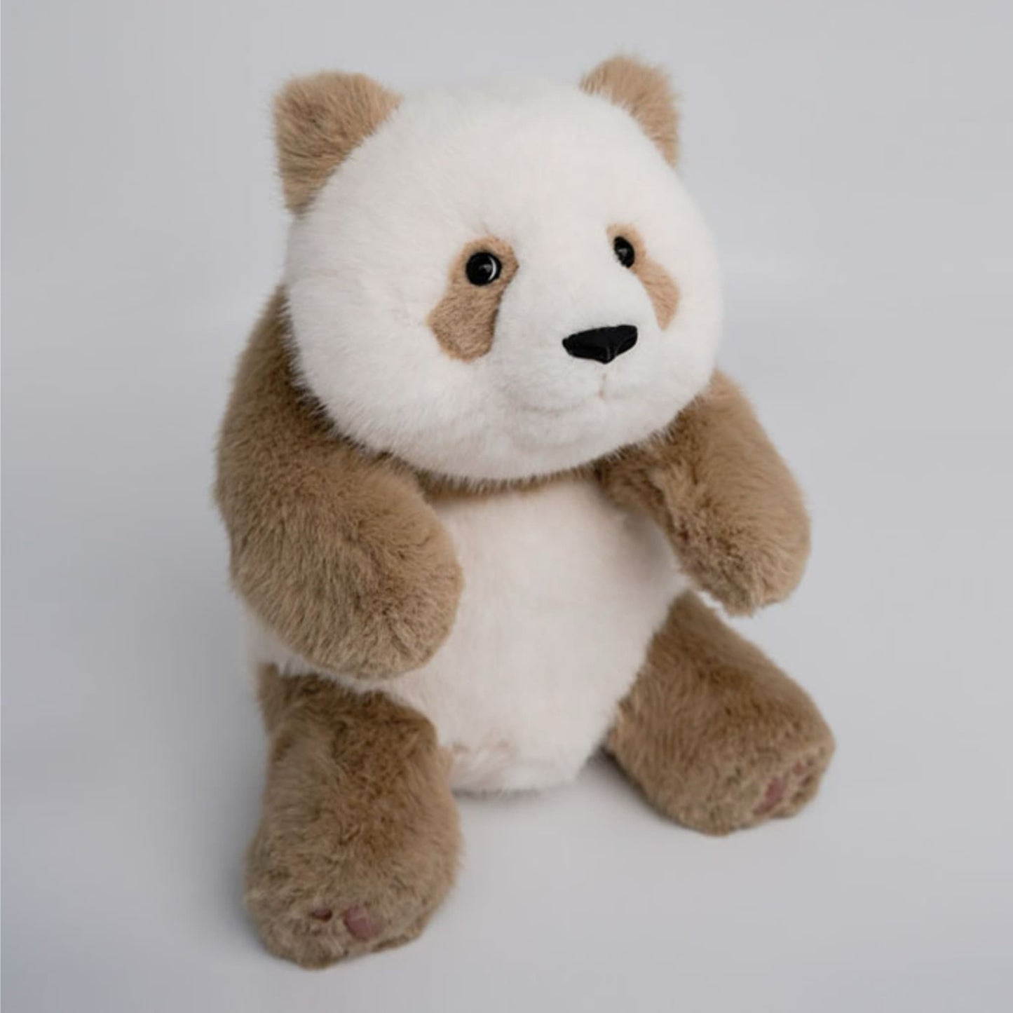 Qi Zai Panda – 珍しい茶色のパンダのぬいぐるみ、とってもかわいい仲間🐼💫