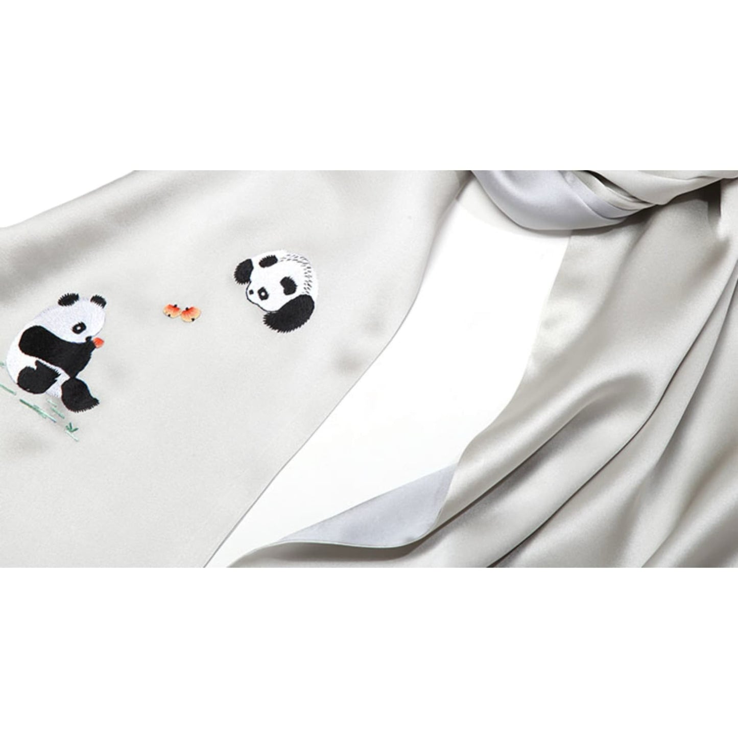 パンダのシルクスカーフ – 伝統と遊び心のある魅力のタッチ 🐼💖