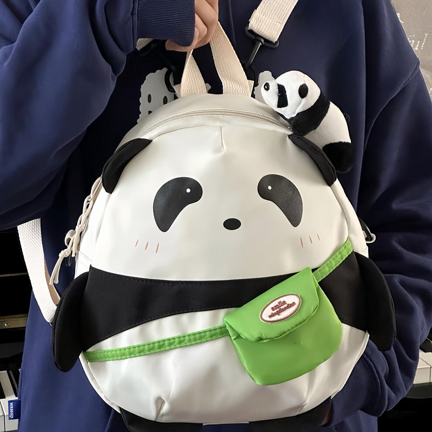 Bolso bandolera impermeable Panda: camina con estilo y brilla con el encanto de Panda