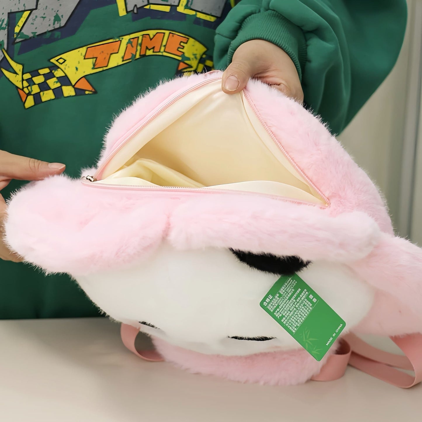 Mochila de peluche Panda Buddy: ternura que puedes llevar contigo