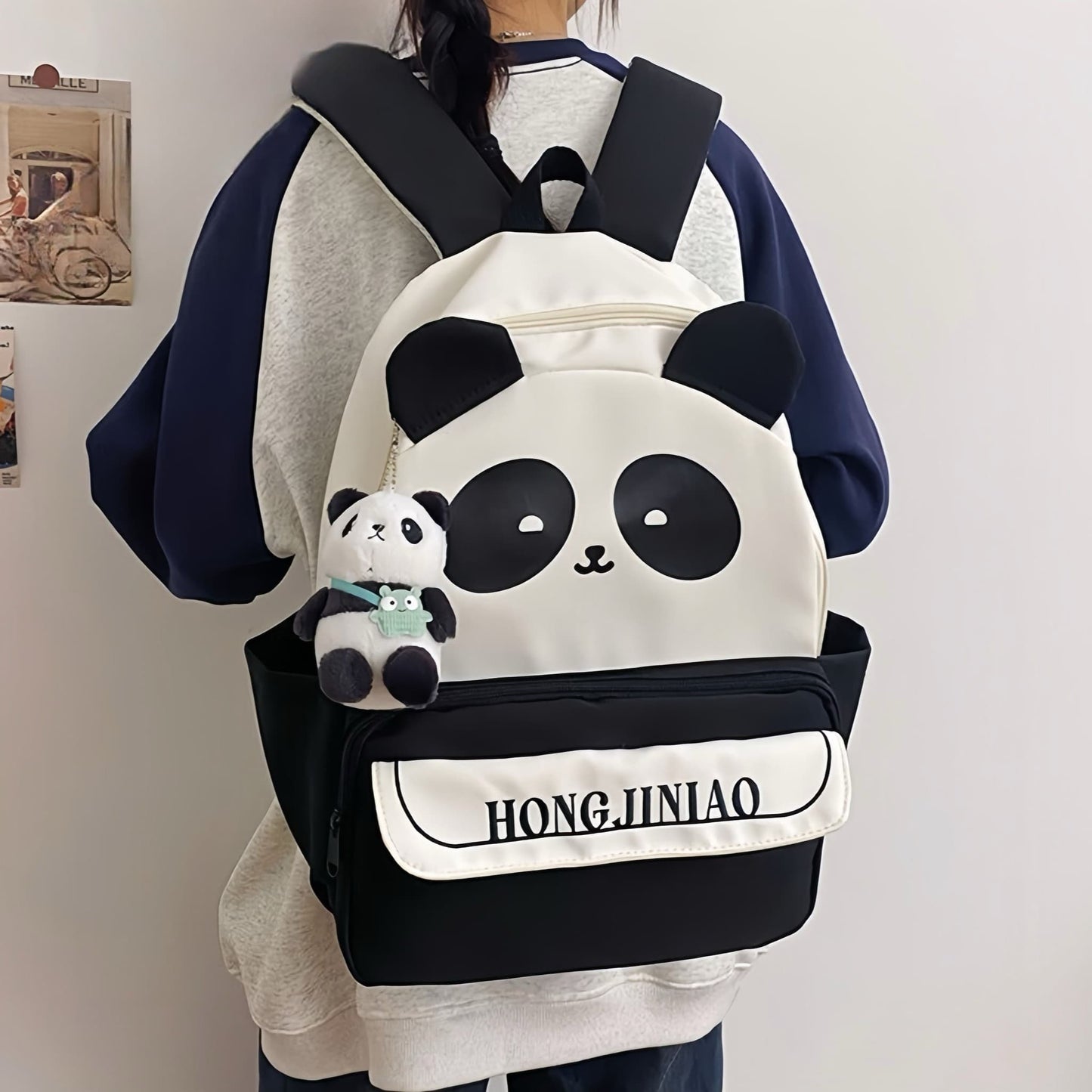 Mochila estilo panda: clásica en blanco y negro, divertida y funcional.