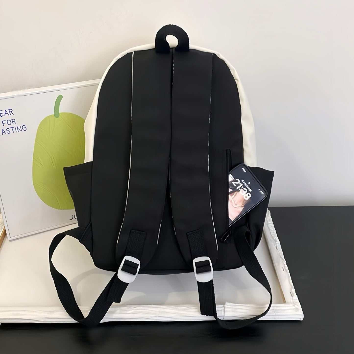 Mochila estilo panda: clásica en blanco y negro, divertida y funcional.