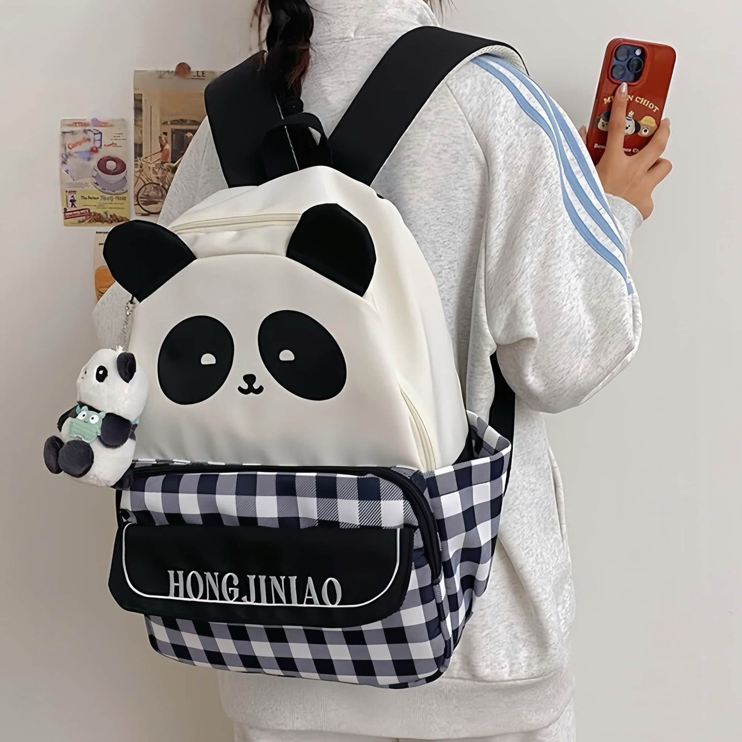 Mochila estilo panda: clásica en blanco y negro, divertida y funcional.