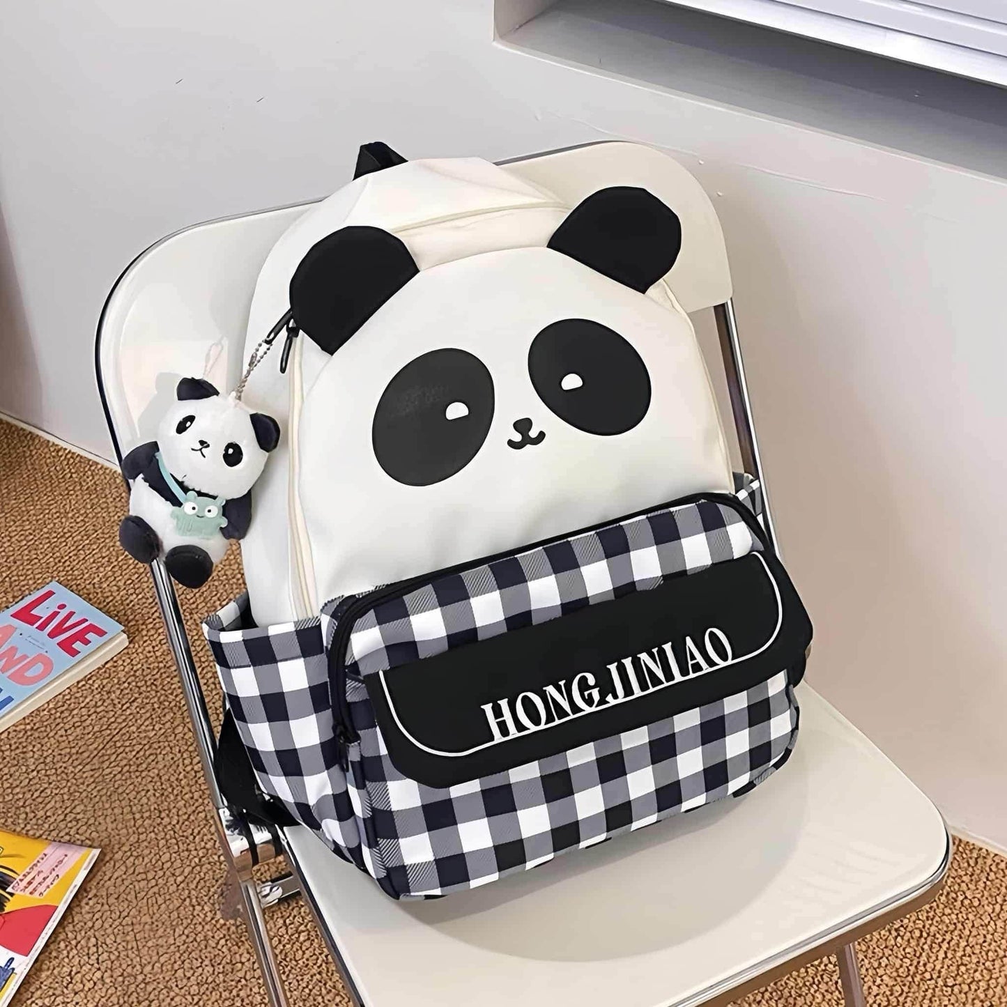 Mochila estilo panda: clásica en blanco y negro, divertida y funcional.