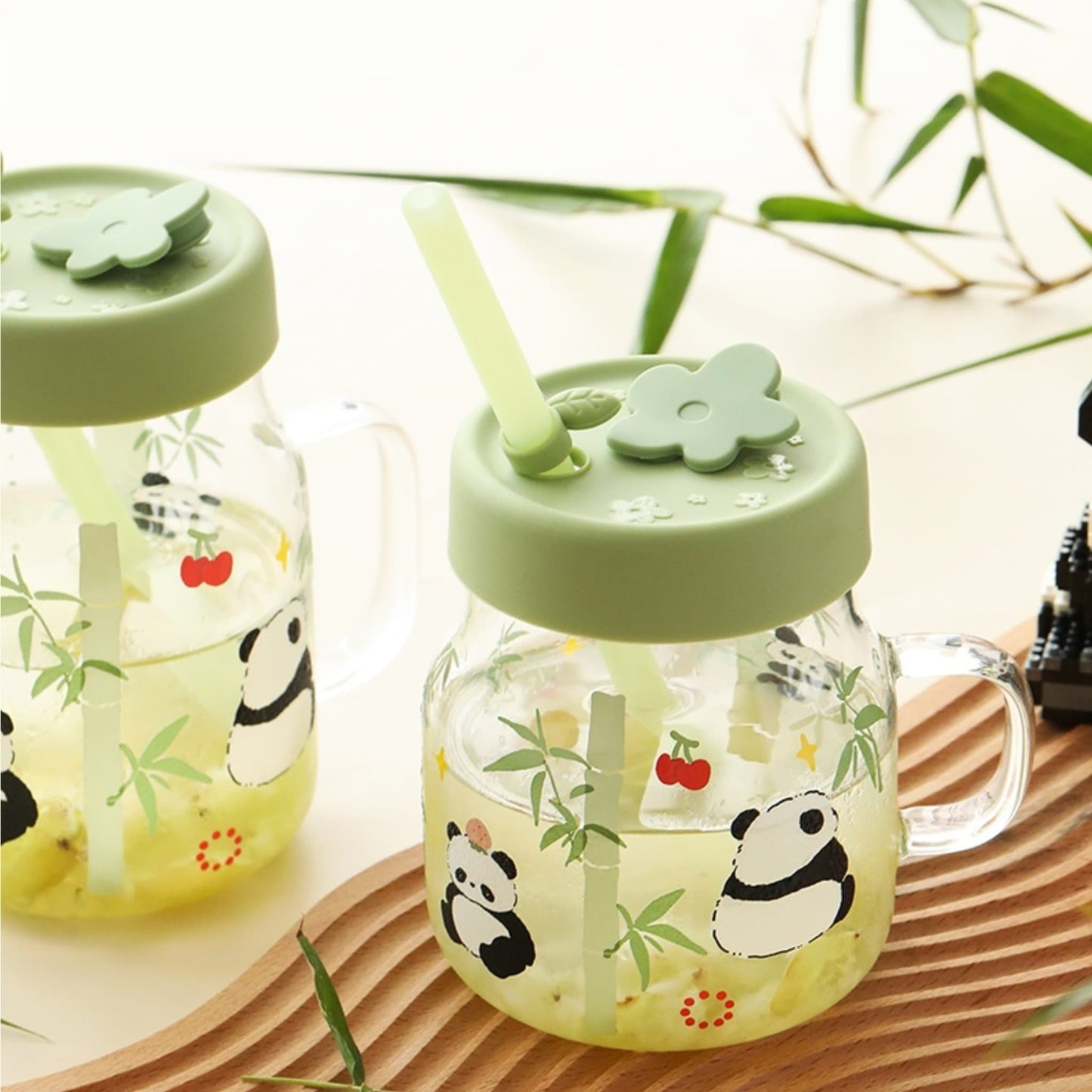 パンダのガラスストローカップ – 愛らしく保湿力抜群、危険なほどキュート 🐼💧