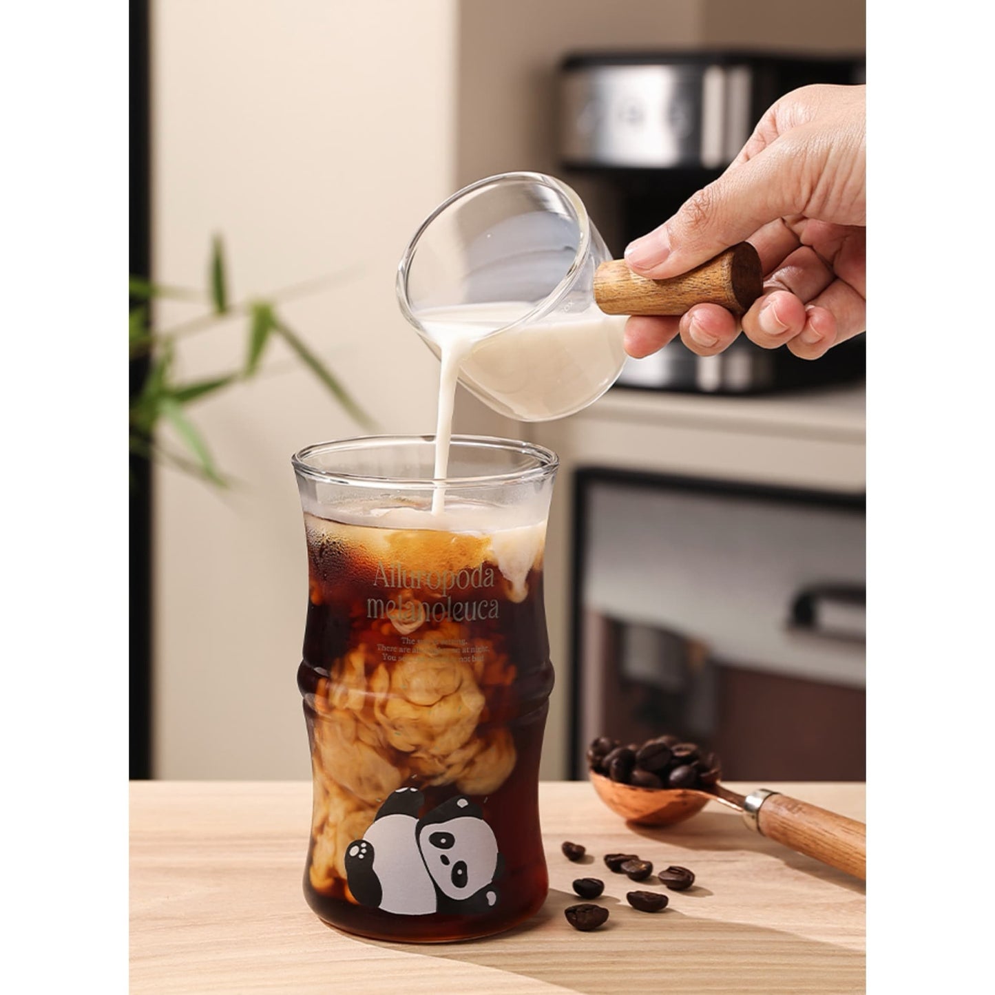 Panda Water Bottle – Cute and Playful, Perfect for Every Sip 🐼💧