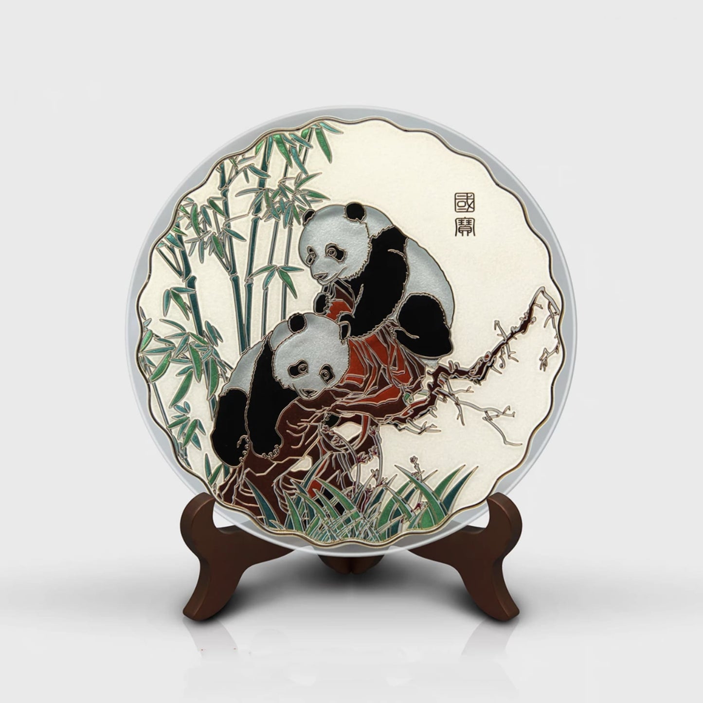 両面手彫りの芸術的なプレート – 現代の職人技の傑作🐼