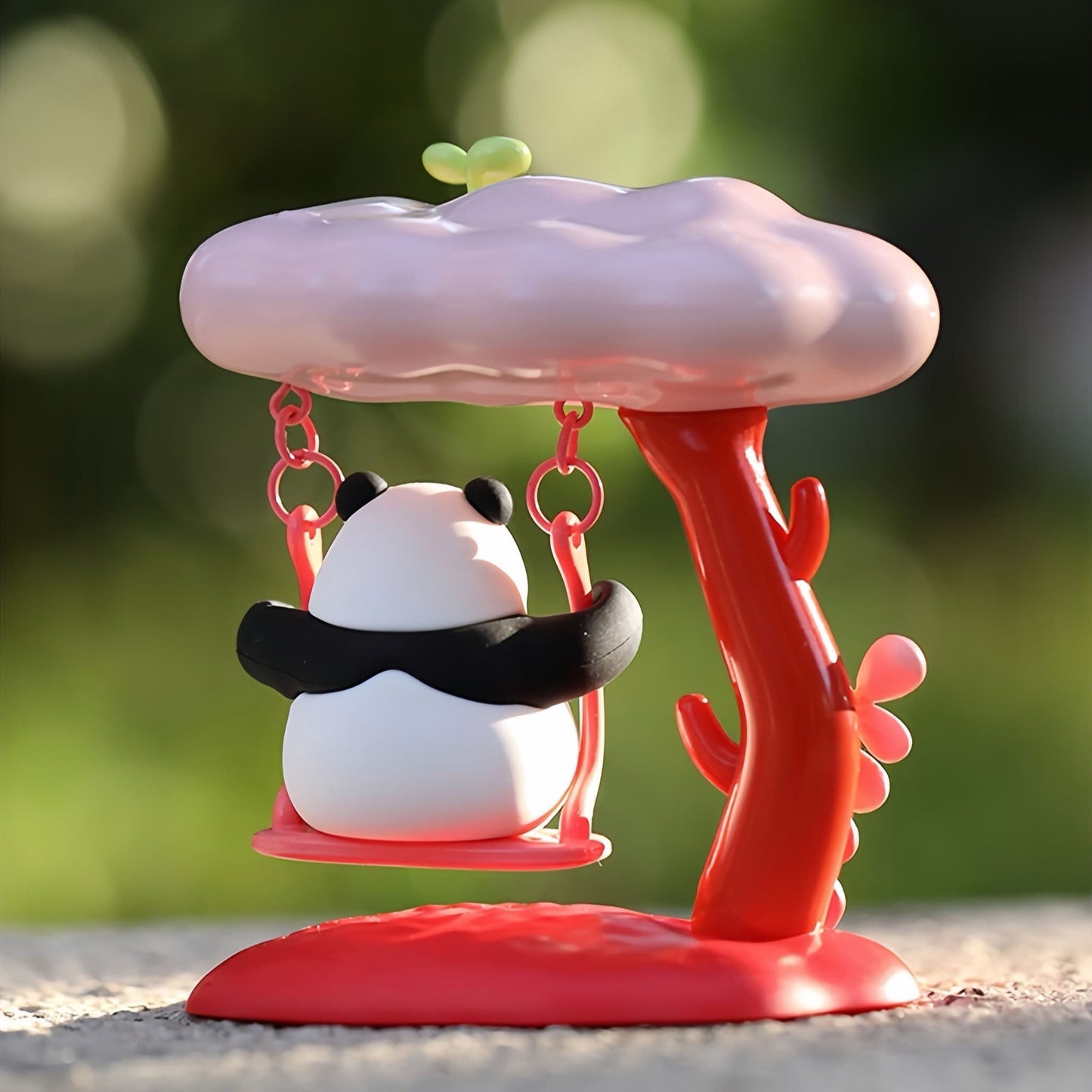 🐼 パンダのブランコ人形 – 自宅、オフィス、車内を飾る可愛いインテリア | 毎日パンダの喜びをお届けします
