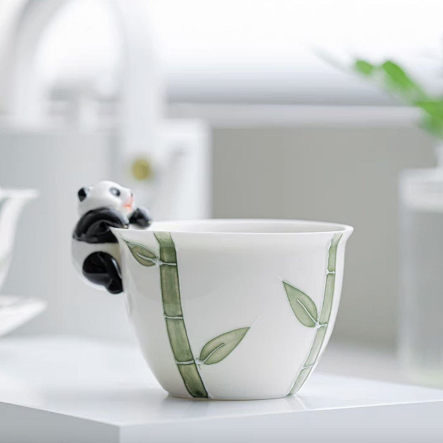 パンダティーカップ – 伝統、優雅さ、そして魅力の融合 🍵🐼