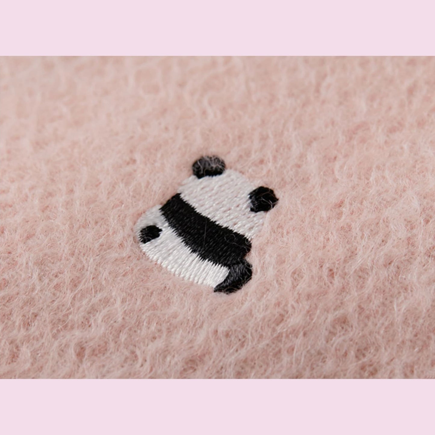 気まぐれなウールパンダスカーフ – パンダへの愛が感じられる、心地よい魅力🐼💫