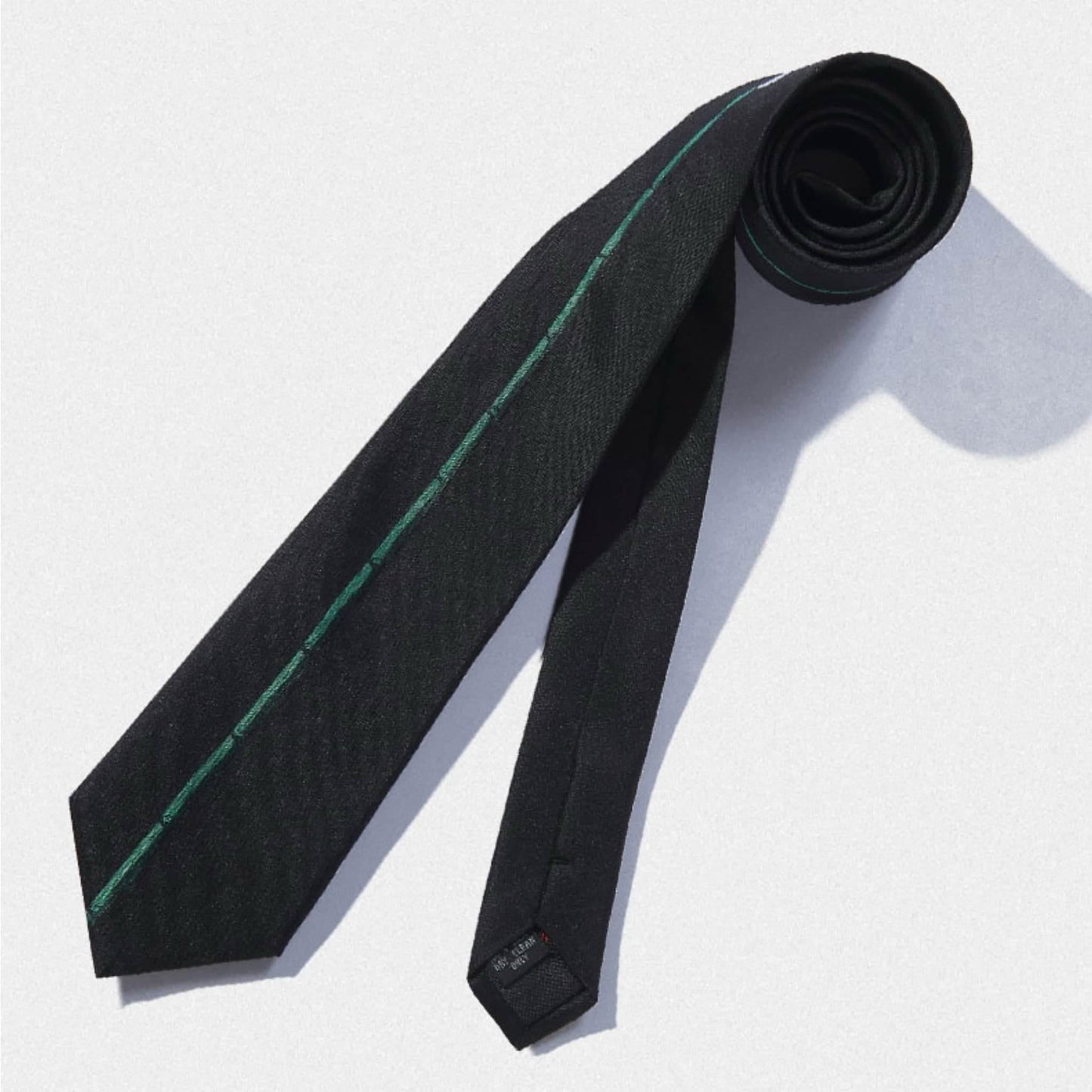 Corbata de seda Panda: un equilibrio perfecto entre elegancia y personalidad 🐼🎩