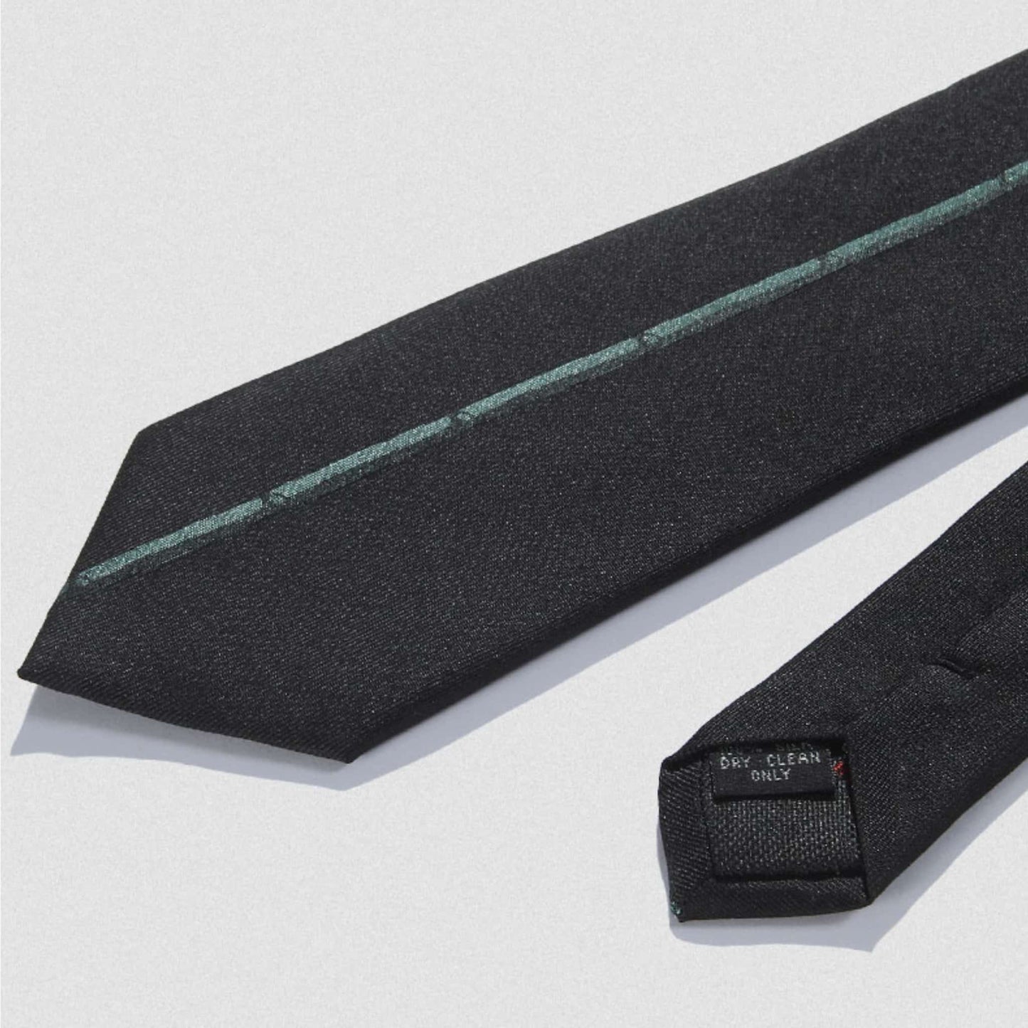 Corbata de seda Panda: un equilibrio perfecto entre elegancia y personalidad 🐼🎩