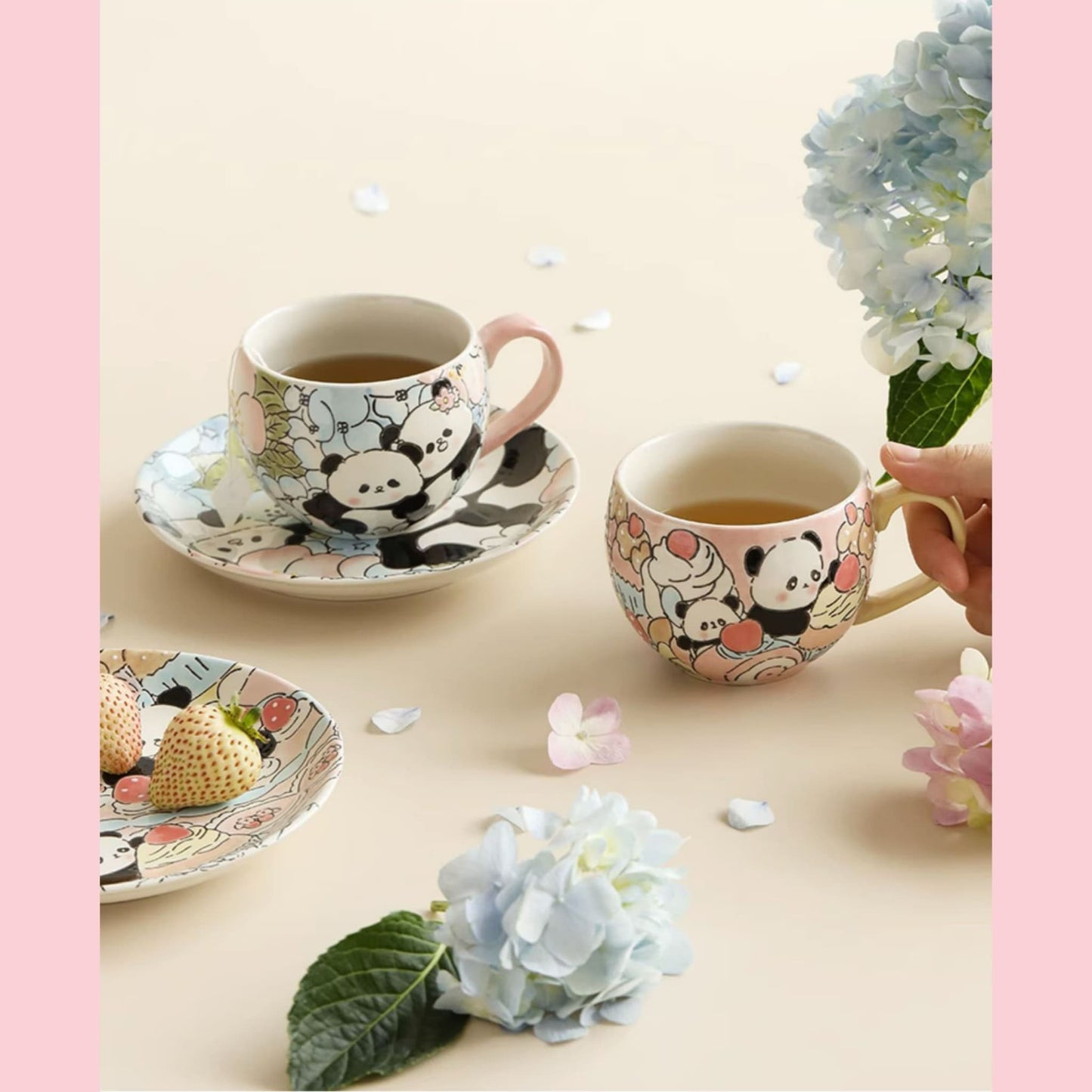 手描きのパンダマグカップとお揃いのスナックプレート – 魅力と工芸品がいっぱいのカップ🐼🎨