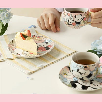 手描きのパンダマグカップとお揃いのスナックプレート – 魅力と工芸品がいっぱいのカップ🐼🎨