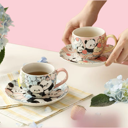 手描きのパンダマグカップとお揃いのスナックプレート – 魅力と工芸品がいっぱいのカップ🐼🎨