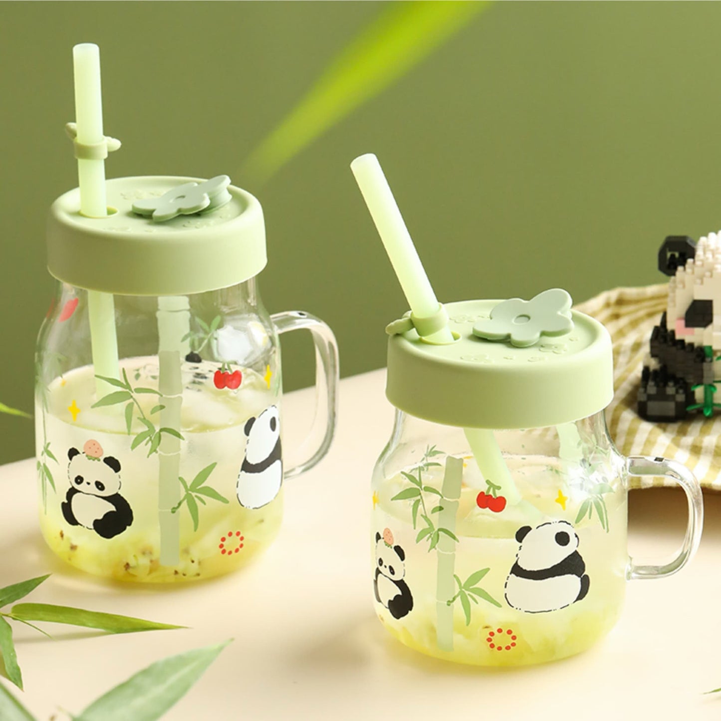 パンダのガラスストローカップ – 愛らしく保湿力抜群、危険なほどキュート 🐼💧