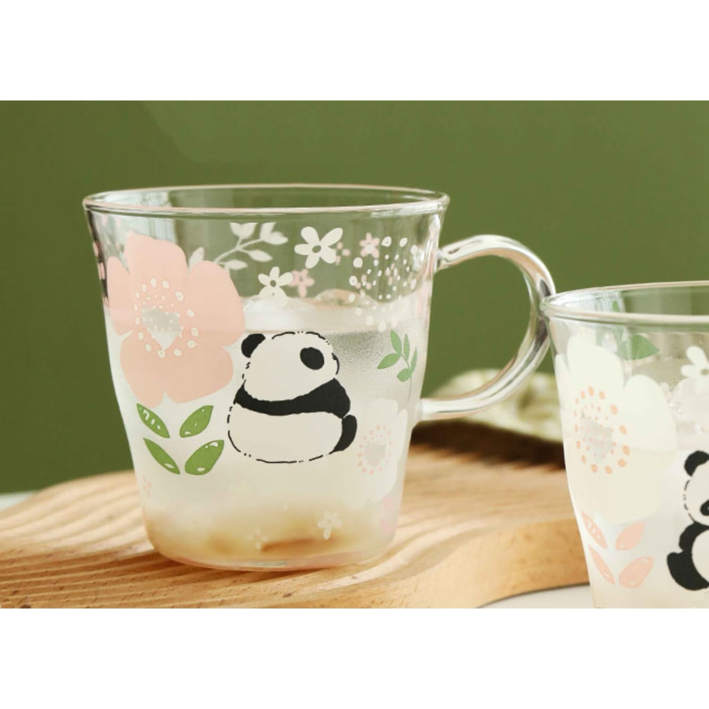 パンダのガラスカップ – 水分補給に最高にかわいい方法🐼💧