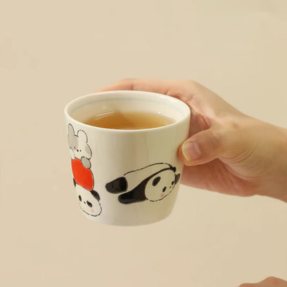 パンダの陶器マグカップ – 飲み物を抱きしめる最高の贈り物🐼☕