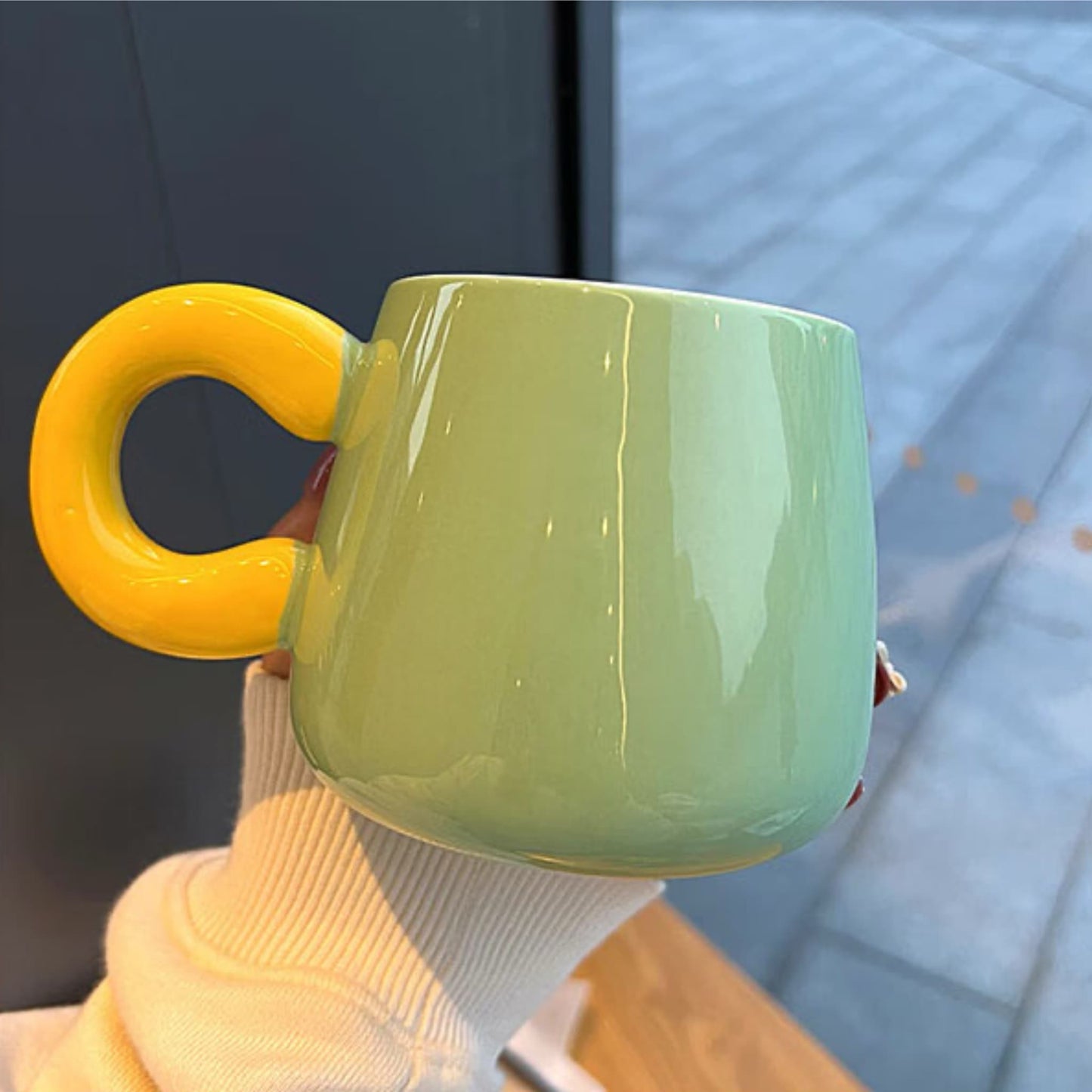 パンダのエンボス加工が施された陶器のマグカップ – キスしたくなるほどかわいいカップ🐼☕