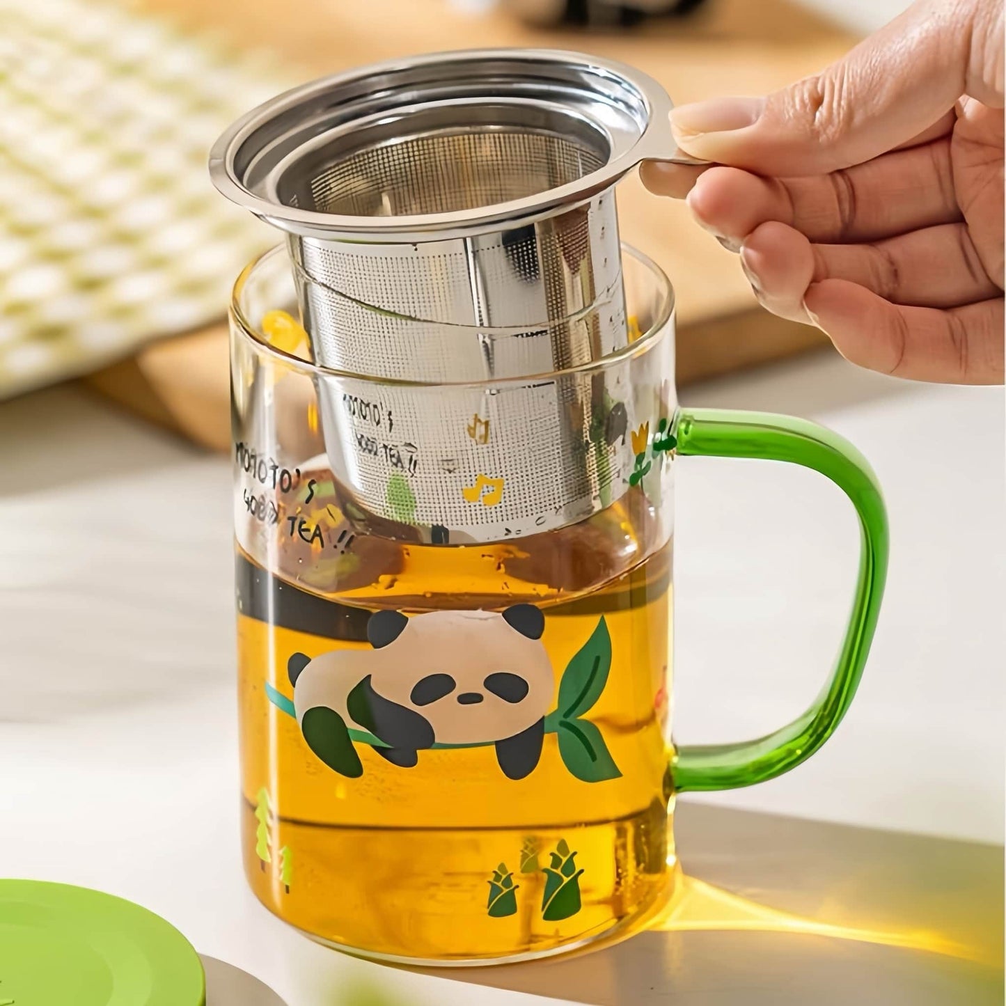 パンダのドリンクバディ – ティーフィルターと防塵蓋付きの愛らしいガラス製ウォーターボトル | 丈夫で楽しく、機能的