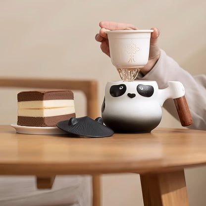 🐼 カンフー・パンダ セラミックマグカップセット – 蓋、トレイ、木製ハンドル付きのスタイリッシュなギフトマグカップ