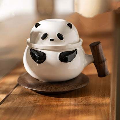 🐼 クルミ材のハンドル付きパンダ陶器マグカップ – コーヒー、紅茶などに使える、感情豊かな可愛いパンダカップ