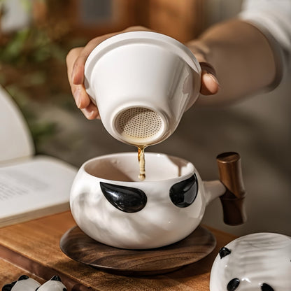 🐼 クルミ材のハンドル付きパンダ陶器マグカップ – コーヒー、紅茶などに使える、感情豊かな可愛いパンダカップ