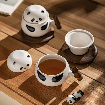 🐼 クルミ材のハンドル付きパンダ陶器マグカップ – コーヒー、紅茶などに使える、感情豊かな可愛いパンダカップ