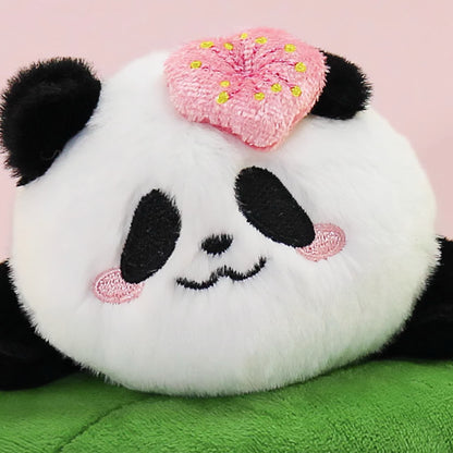 Hua Hua Panda ぬいぐるみ – 蓮をモチーフにしたパンダが、あらゆる瞬間に喜びをもたらします 🐼🌸