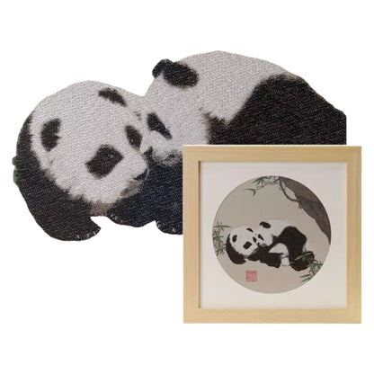 「パンダと蜀の錦」 – 四川省国立博物館所蔵の手織りシルクアート🐼✨