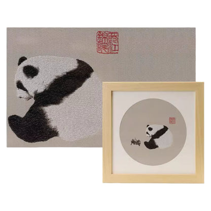 「パンダと蜀の錦」 – 四川省国立博物館所蔵の手織りシルクアート🐼✨