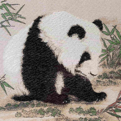 「パンダと蜀の錦」 – 四川省国立博物館所蔵の手織りシルクアート🐼✨