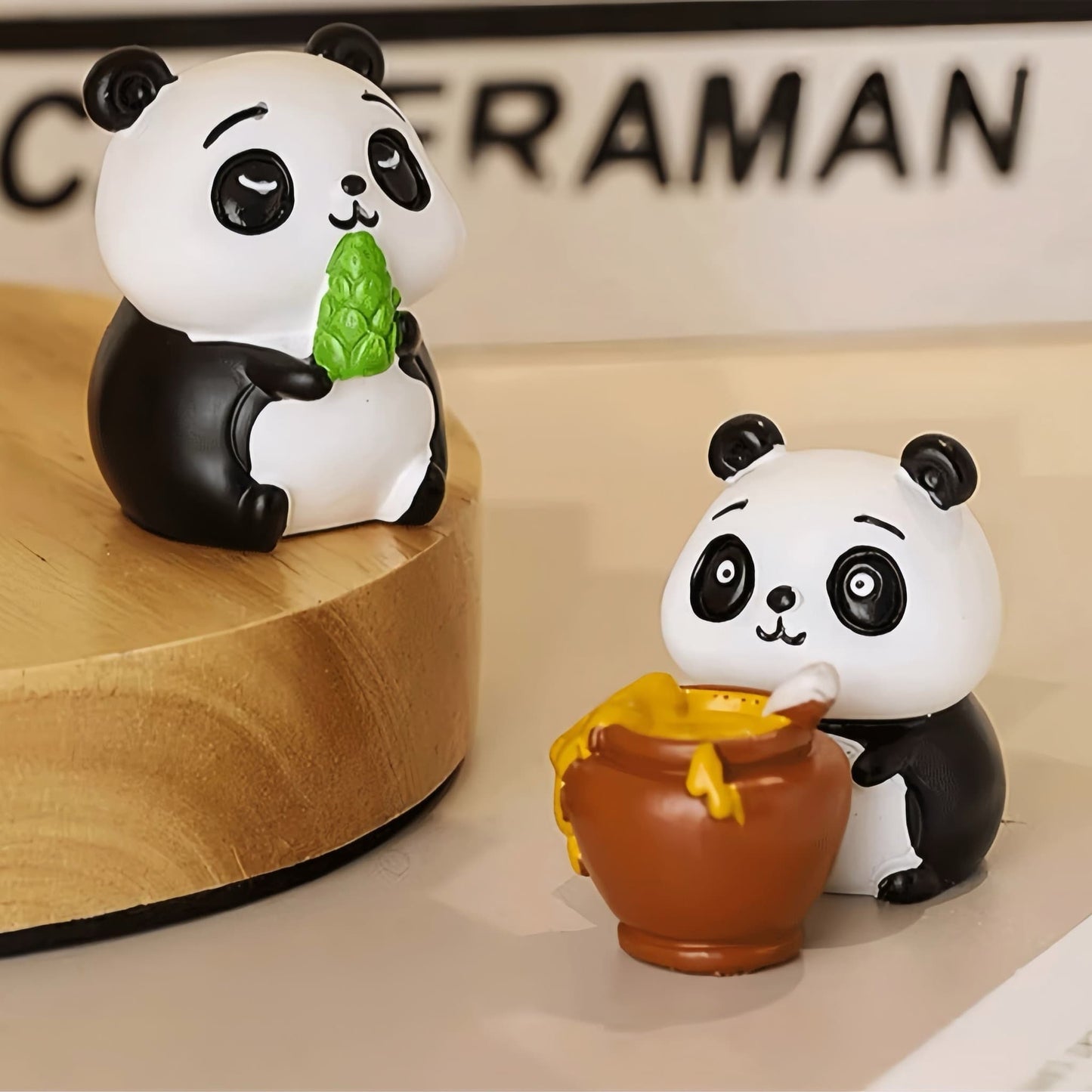 Adorno de resina con temática de panda: una decoración encantadora para cualquier espacio