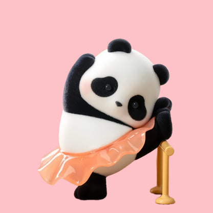 愛らしいパンダのサプライズぬいぐるみ - 謎のデザインが施された希少な限定版パンダぬいぐるみを開封