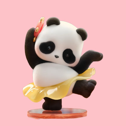 愛らしいパンダのサプライズぬいぐるみ - 謎のデザインが施された希少な限定版パンダぬいぐるみを開封